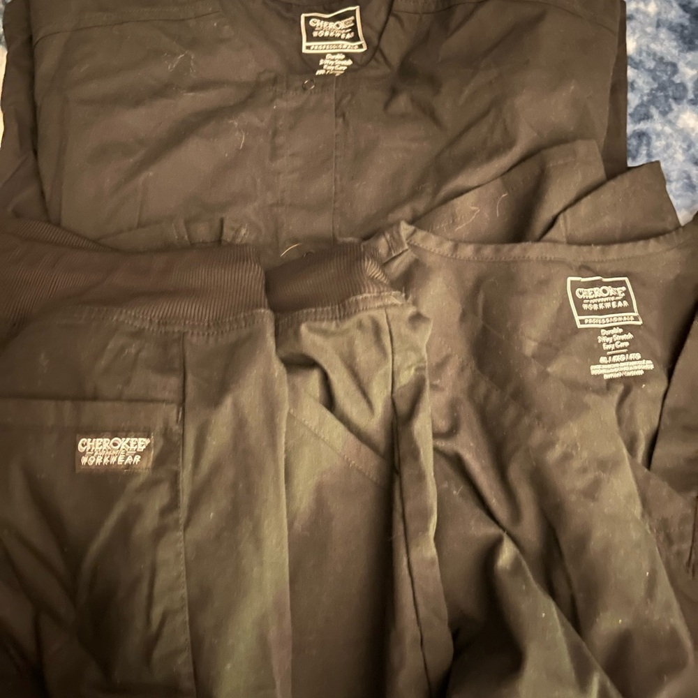 Cherokee scrub set. Color Black. Size 4XL.